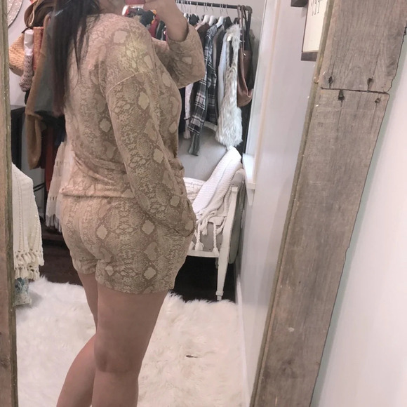 Cotton Bleu size small tan snakeskin print sexy pajama shorts outfit - Picture 2 of 4